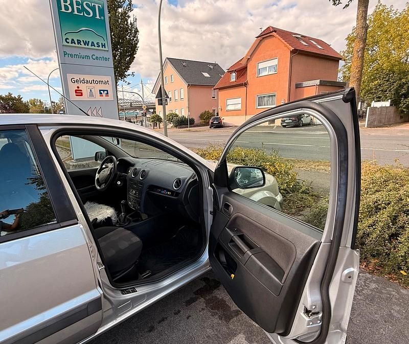 Gebraucht Ford Fusion 80 PS (58 kW) 2011 Silber Kleinwagen