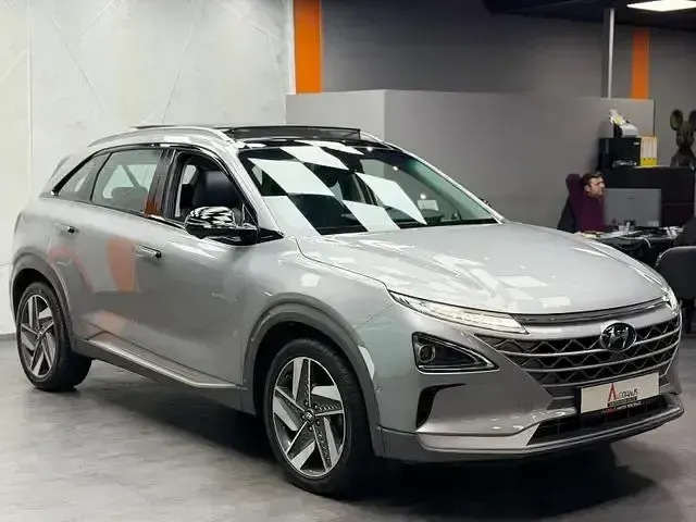 Gebraucht Hyundai Nexo Basis 184 PS (135 kW) 2023 Shimmering silver / met SUV