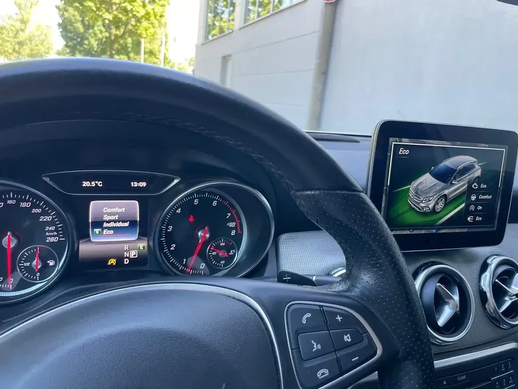 Gebraucht Mercedes GLA250 211 PS (155 kW) 2020 Weiß SUV
