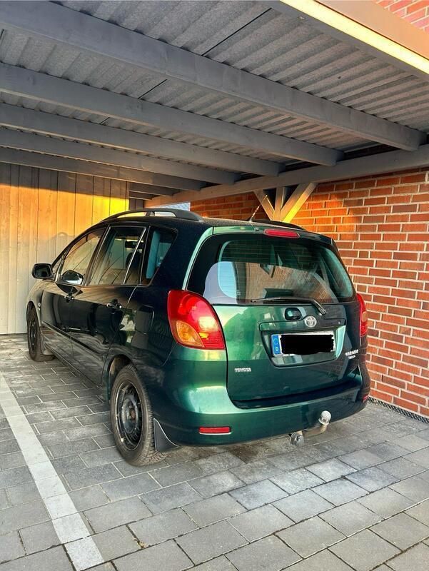 Grün Gebraucht 2004 Toyota Corolla Verso Van / Kleinbus | 3.600 € (Fairer Preis) - Bild 1/4