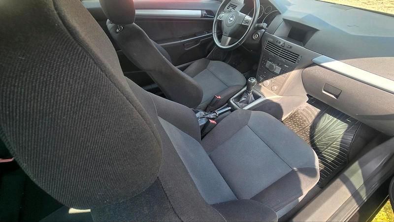 Gebraucht Opel Astra 108 PS (79 kW) 2007 Schwarz Coupé