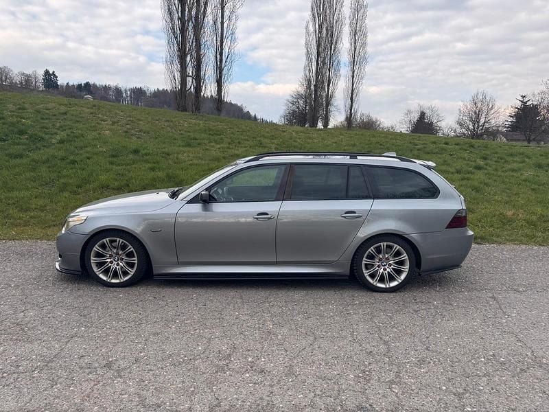 Gebraucht BMW 545 333 PS (244 kW) 2005 Silber Kombi
