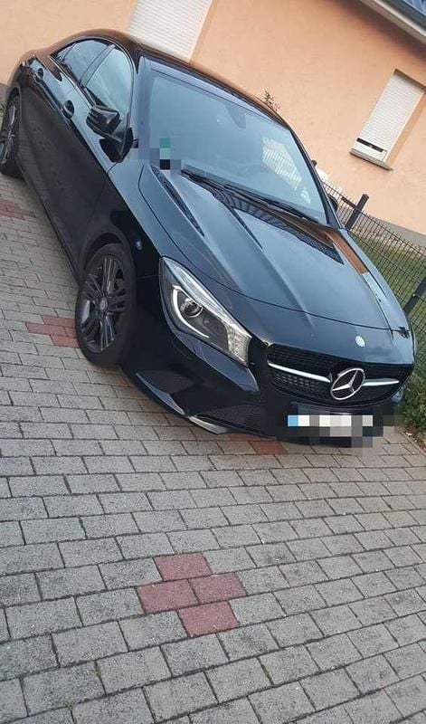Gebraucht Mercedes CLA200 Urban 156 PS (114 kW) 2015 Schwarz Coupé