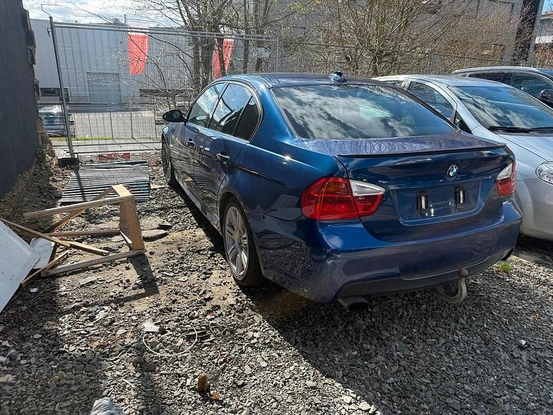 Gebraucht BMW 318 143 PS (105 kW) 2008 Blau Limousine