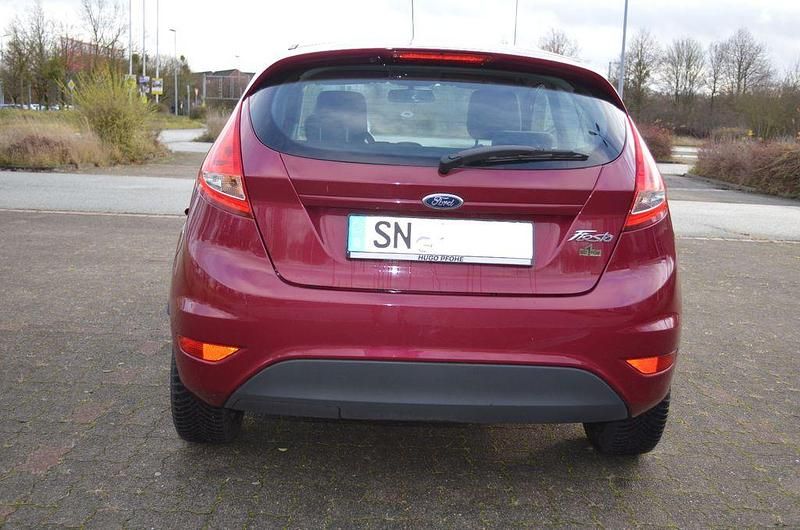 Gebraucht Ford Fiesta Champions Edition 60 PS (44 kW) 2012 Rot Kleinwagen