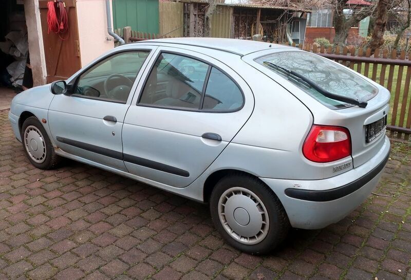 Silber Gebraucht 2000 Renault Mégane Limousine | 600 € (Superpreis) - Bild 1/4
