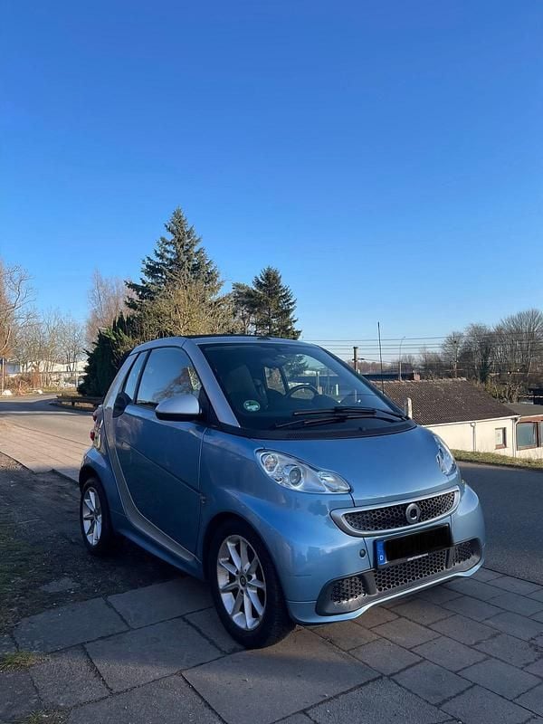 Blau Gebraucht 2011 Smart ForTwo Cabrio Cabrio | 4.299 € (Guter Preis) - Bild 1/4