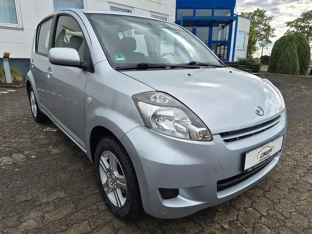 Gebraucht Daihatsu Sirion 91 PS (66 kW) 2007 Silber Kleinwagen