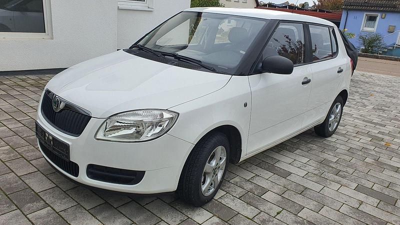 Weiß Gebraucht 2009 Skoda Fabia Kleinwagen | 3.000 € (Teuer) - Bild 1/4