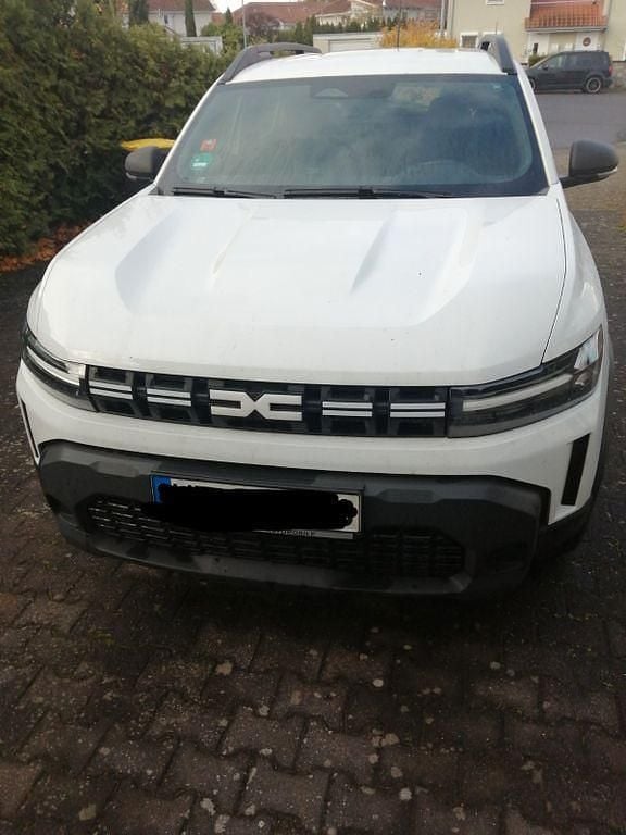 Weiß Gebraucht 2025 Dacia Duster Essentiel SUV | 18.399 € (Guter Preis) - Bild 1/4