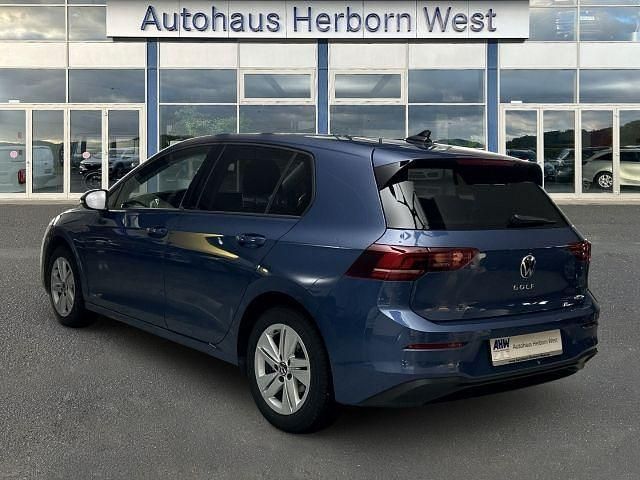 Gebraucht VW Golf VIII Life 150 PS (110 kW) 2025 Blau Limousine