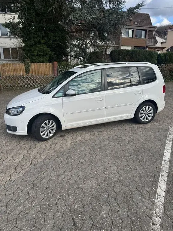 Gebraucht VW Touran Highline 105 PS (77 kW) 2013 Weiß Van / Kleinbus