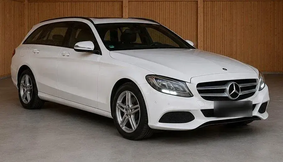 Gebraucht Mercedes C180 116 PS (85 kW) 2017 Weiß Limousine