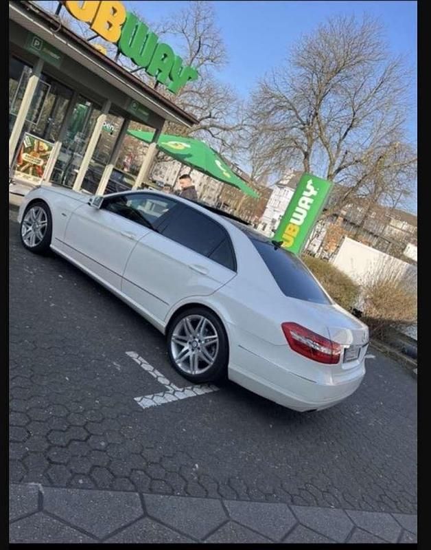 Gebraucht Mercedes E350 265 PS (194 kW) 2010 Weiß Limousine