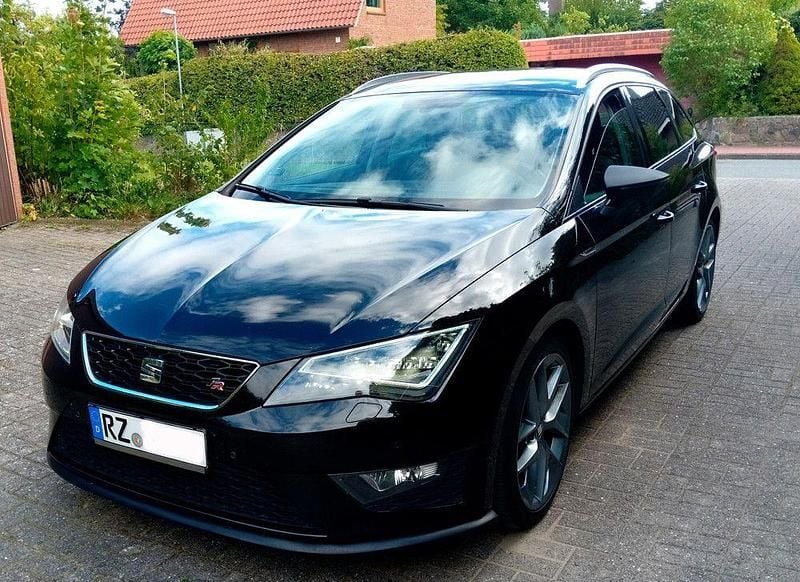 Schwarz Gebraucht 2015 Seat Leon ST FR Kombi | 10.400 € (Fairer Preis) - Bild 1/4