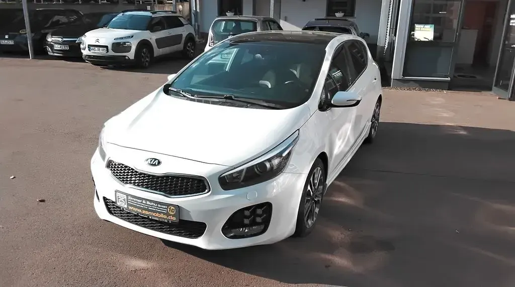 Gebraucht Kia Ceed 136 PS (100 kW) 2018 Weiß Kleinwagen