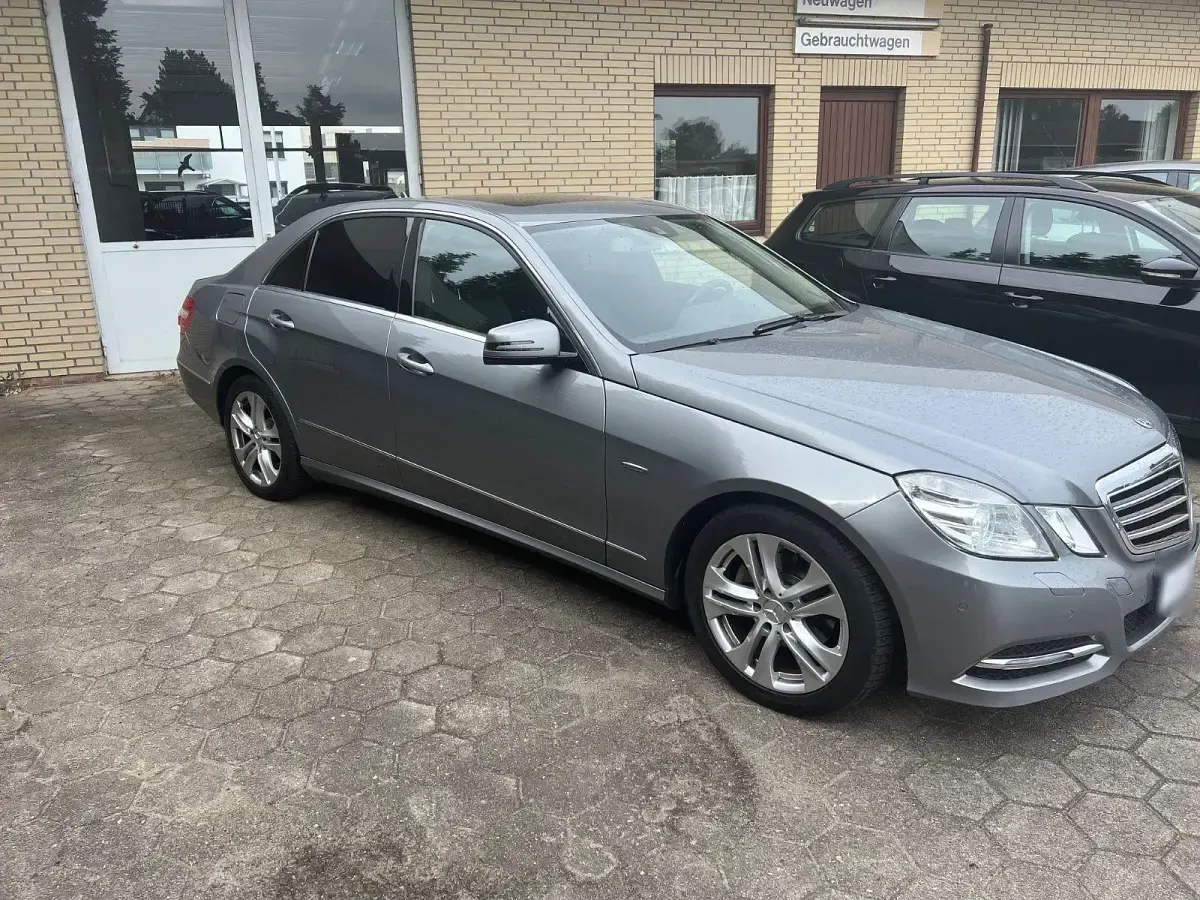 Usado Mercedes E220 Avantgarde 177 CV (130 kW) 2011 Negro Berlina