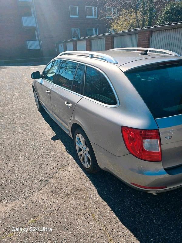 Używany Skoda Superb 140 KM (102 kW) 2012 Żółty Kombi