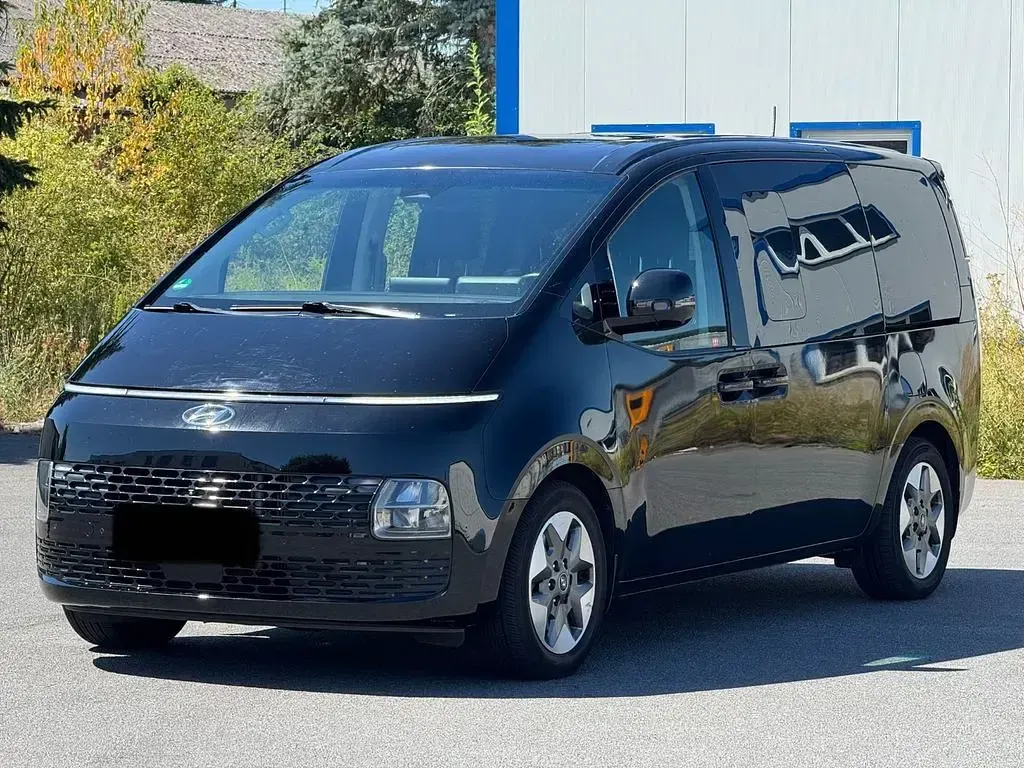 Gebraucht Hyundai Staria Prime 177 PS (130 kW) 2023 Schwarz Van / Kleinbus