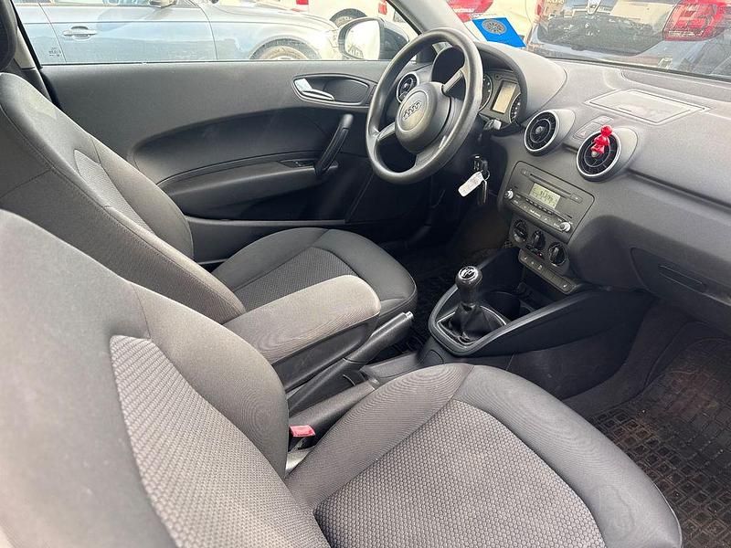 Second-hand Audi A1 Attraction 86 CP (63 kW) 2011 Negru Hatchback