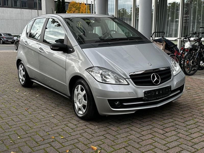 Gebraucht Mercedes A160 95 PS (69 kW) 2011 Polarsilber Kleinwagen