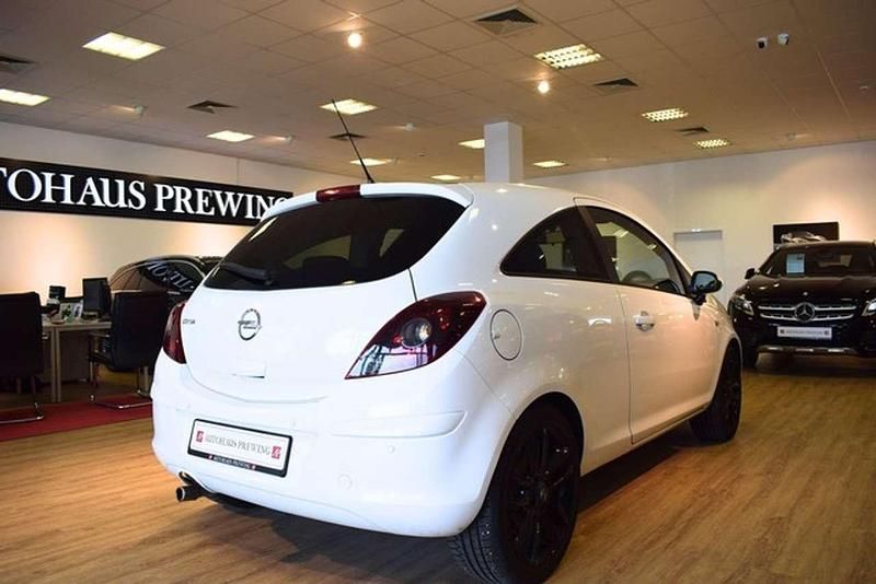 Gebraucht Opel Corsa Color Edition 101 PS (74 kW) 2011 Weiß Kleinwagen