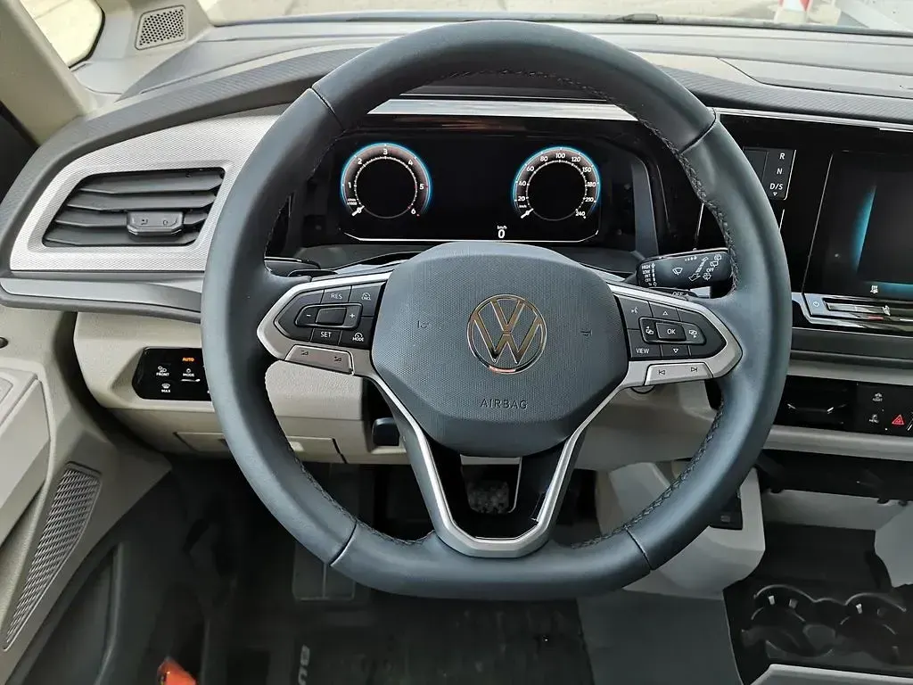 Neu VW Multivan Edition 150 PS (110 kW) 2025 Blau Van / Kleinbus
