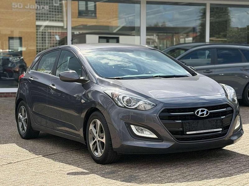 Gebraucht Hyundai i30 Trend 135 PS (99 kW) 2015 Thunder grey Limousine
