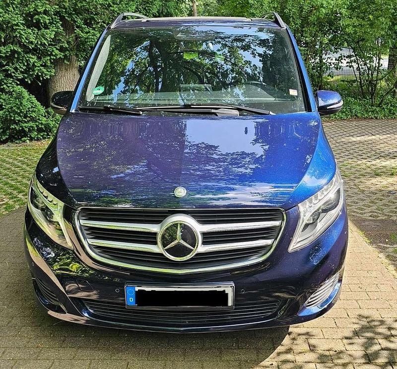 Blau Gebraucht 2015 Mercedes V250 Avantgarde Van / Kleinbus | 26.500 € (Superpreis) - Bild 1/4