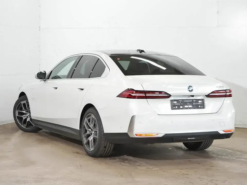 Gebraucht BMW 530e Sport Line 299 PS (219 kW) 2025 Weiß Limousine