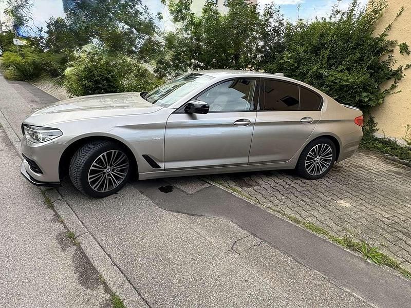 Gebraucht BMW 530 Sport Line 265 PS (194 kW) 2017 Gold Limousine