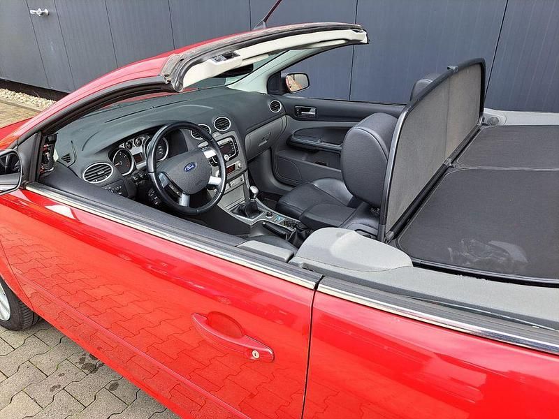 Gebraucht Ford Focus Cabriolet Titanium 145 PS (106 kW) 2008 Rot Cabrio