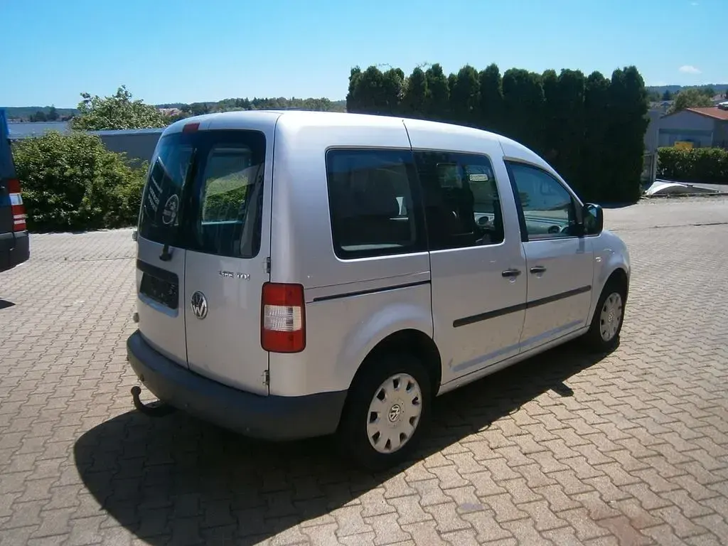 Gebraucht VW Caddy Team 105 PS (77 kW) 2010 Silber Van / Kleinbus