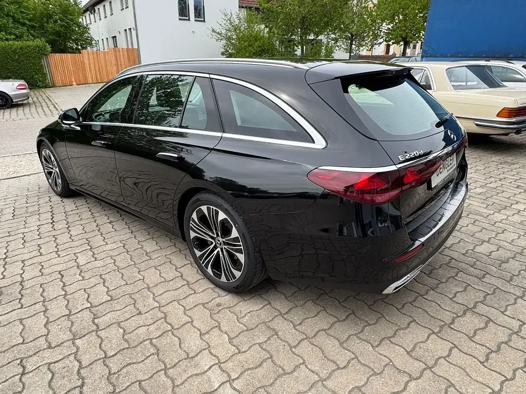 Second-hand Mercedes E220 Avantgarde 197 CP (144 kW) 2023 Negru Berlinǎ
