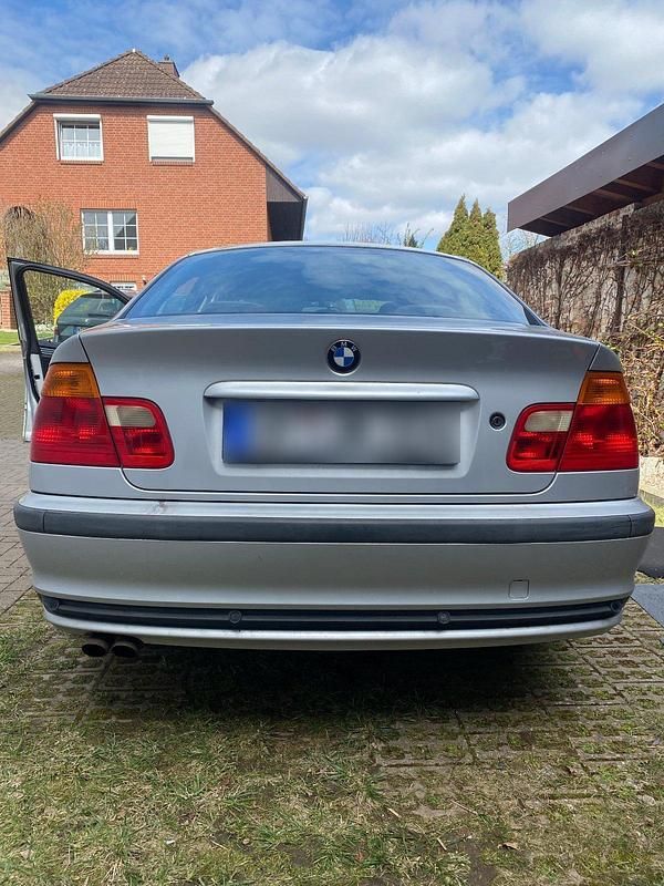 Gebraucht BMW 323 170 PS (125 kW) 1998 Silber Limousine
