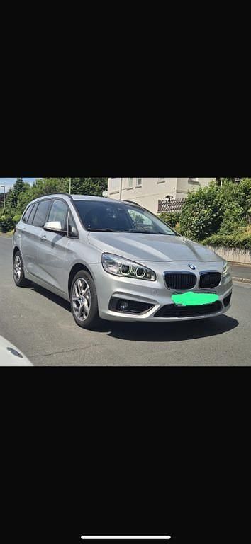 Silber Gebraucht 2015 BMW 218 Gran Tourer Sport Line Van / Kleinbus | 13.990 € (Guter Preis) - Bild 1/4
