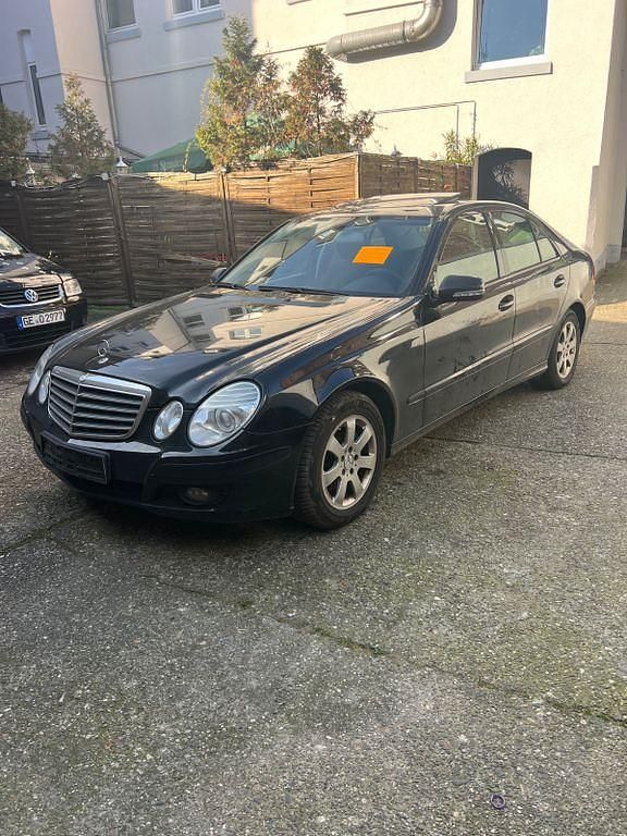 Gebraucht Mercedes E280 Avantgarde 190 PS (139 kW) 2007 Schwarz Limousine