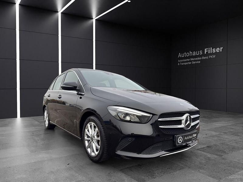 Schwarz Gebraucht 2019 Mercedes B200 Progressive Van / Kleinbus | 24.960 € (Etwas zu teuer) - Bild 1/4