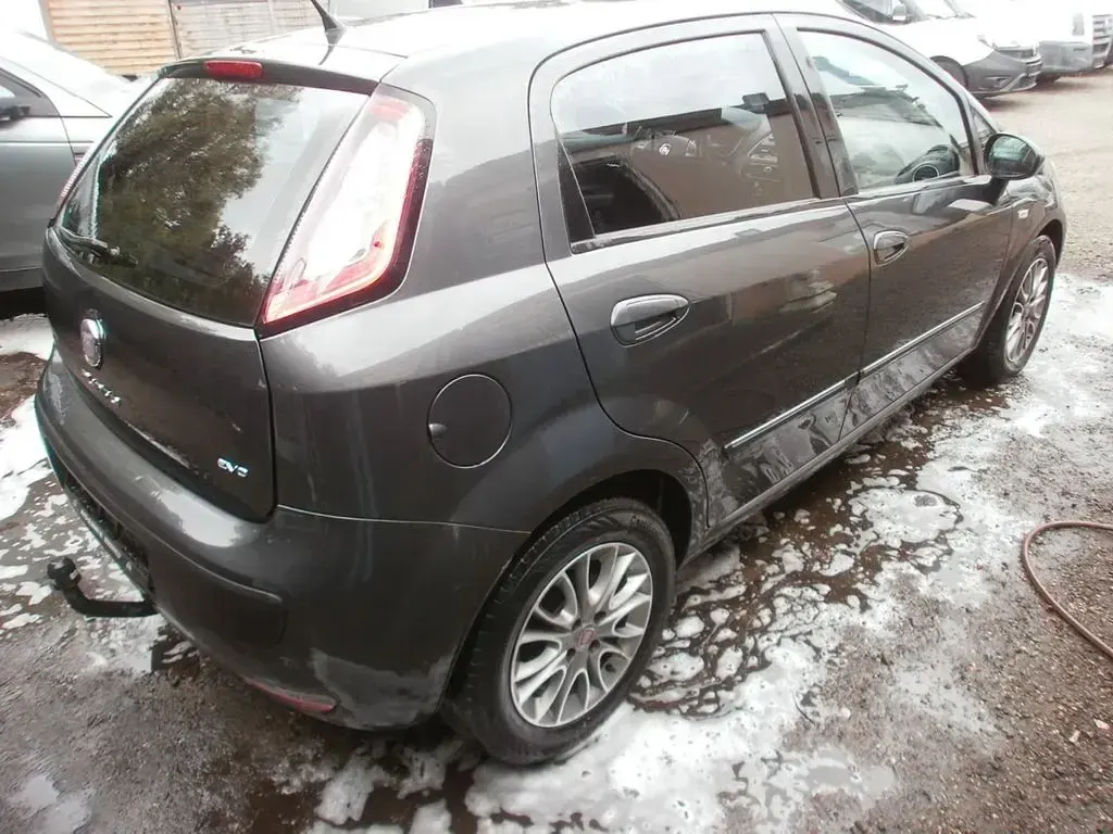 Gebraucht Fiat Punto Evo 84 PS (61 kW) 2011 Grau Kleinwagen