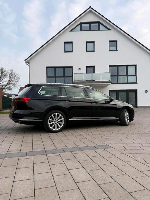 Gebraucht VW Passat Highline 190 PS (139 kW) 2017 Schwarz Kombi