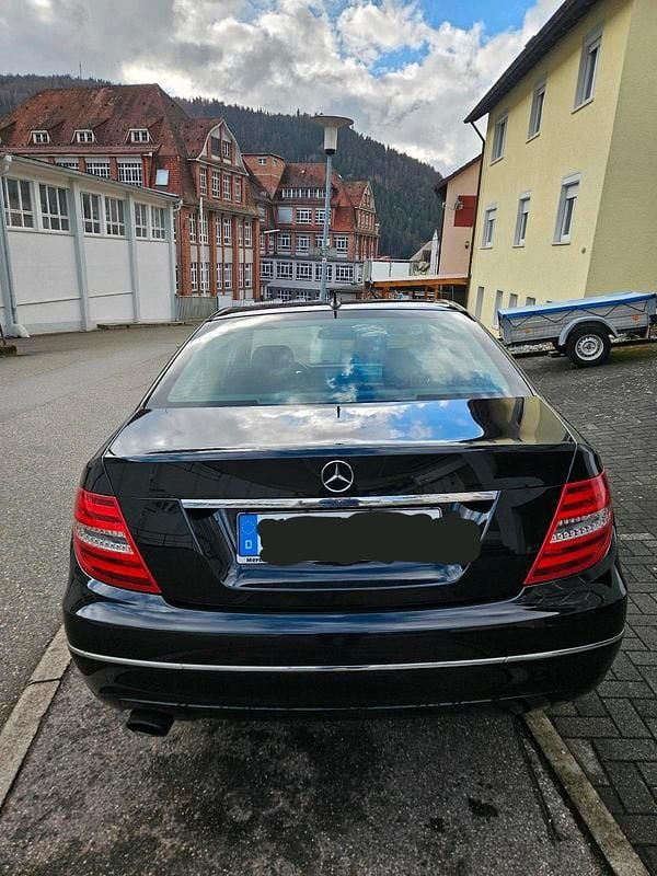 Gebraucht Mercedes C200 184 PS (135 kW) 2012 Schwarz Limousine
