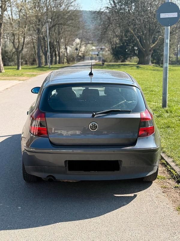 Gebraucht BMW 118 125 PS (91 kW) 2005 Grau Kleinwagen