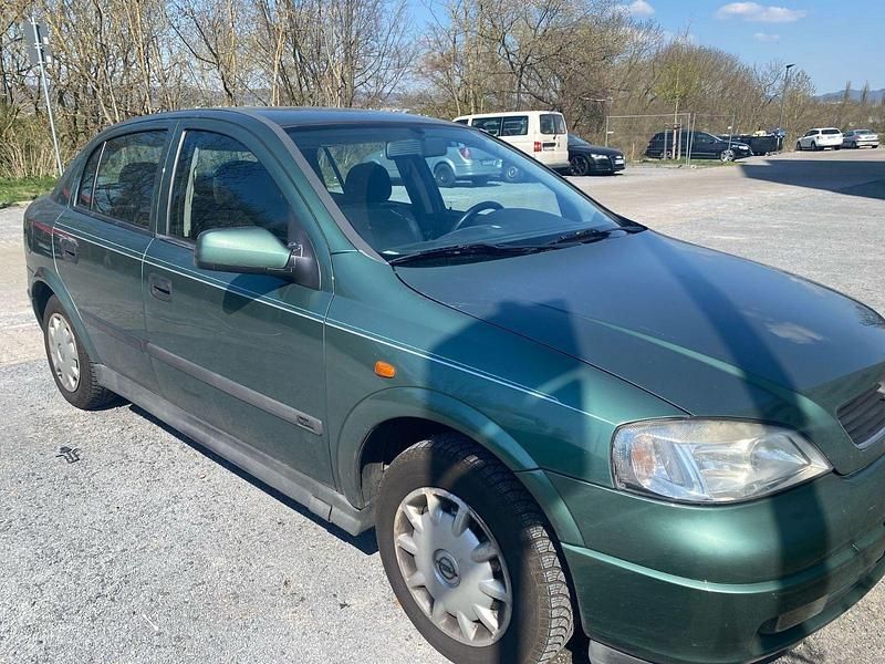 Grün Gebraucht 1998 Opel Astra Elegance Limousine | 1.450 € (Guter Preis) - Bild 1/4