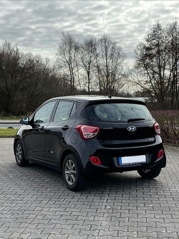 Gebraucht Hyundai i10 87 PS (63 kW) 2015 Schwarz Kleinwagen