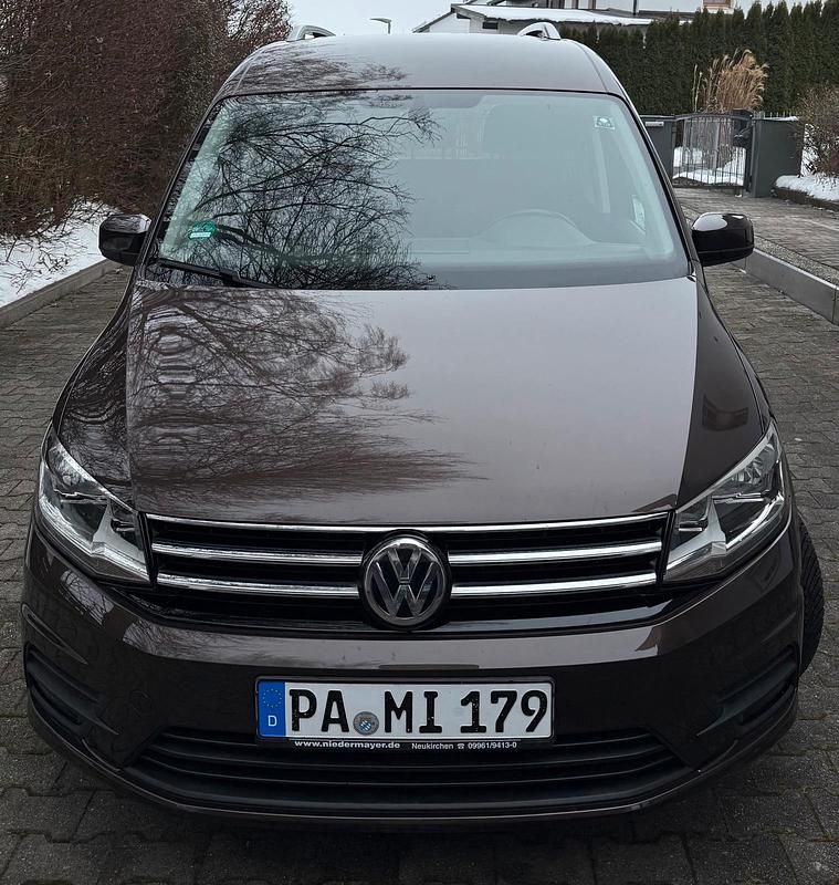 Braun Gebraucht 2015 VW Caddy Comfortline Van / Kleinbus | 15.900 € (Fairer Preis) - Bild 1/4