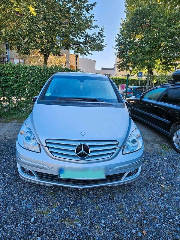 Silber Gebraucht 2009 Mercedes B200 Van / Kleinbus | 5.300 € (Fairer Preis) - Bild 1/4