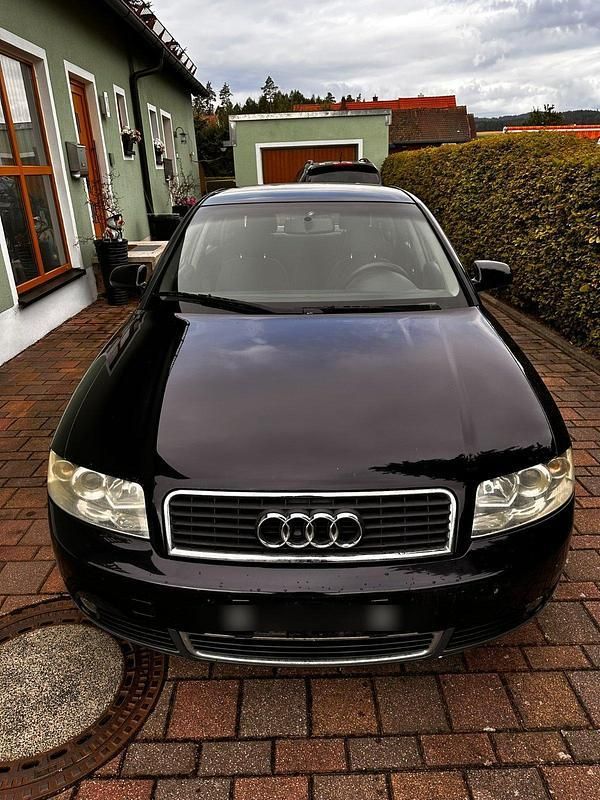 Blau Gebraucht 2002 Audi A4 Limousine | 750 € (Superpreis) - Bild 1/4