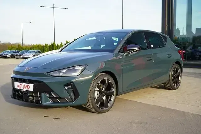 Nowe Cupra Leon 150 KM (110 kW) 2026 Niebieski Sedan/Limuzyna