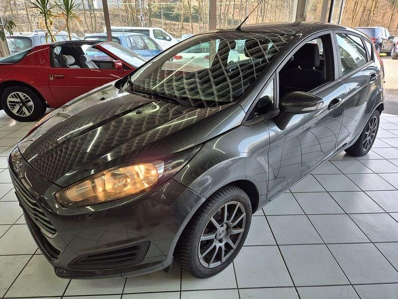 Gebraucht Ford Fiesta Trend 82 PS (60 kW) 2016 Grau Limousine