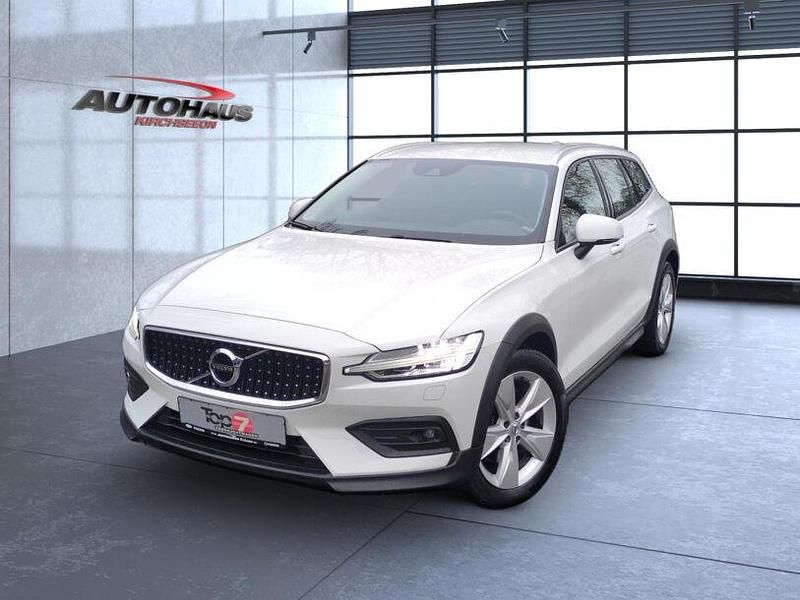 Gebraucht Volvo V60 CC 197 PS (144 kW) 2021 Ice white Kombi
